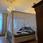 아파트 Kaiserzeit Im Himmelbett - City, Messe & Zoo,
