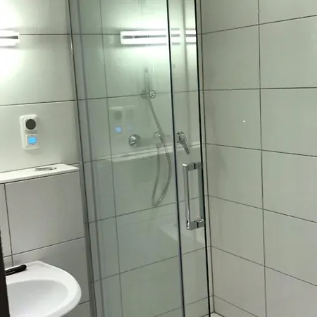 Апартаменты Gruenderzeitwohnung Zentrumsnah Mit Messeanbindung Лейпциг