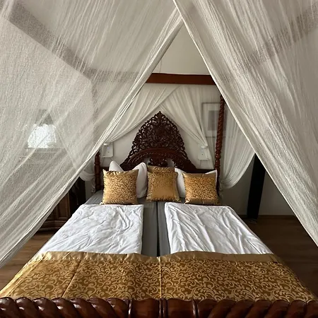 Kaiserzeit Im Himmelbett - City, Messe & Zoo,