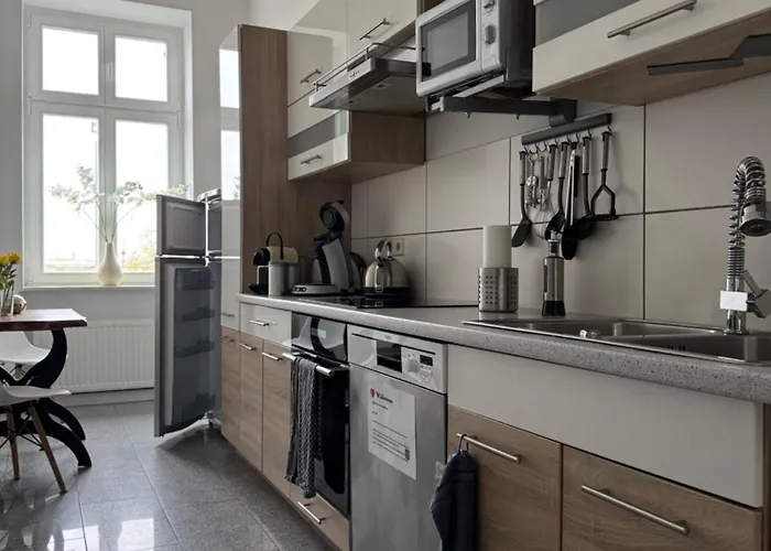 Kaiserzeit Im Himmelbett - City, Messe & Zoo, Apartament